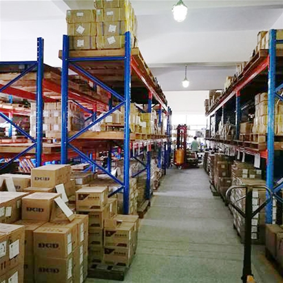 永坤減速機(jī)廠家分類倉庫展示